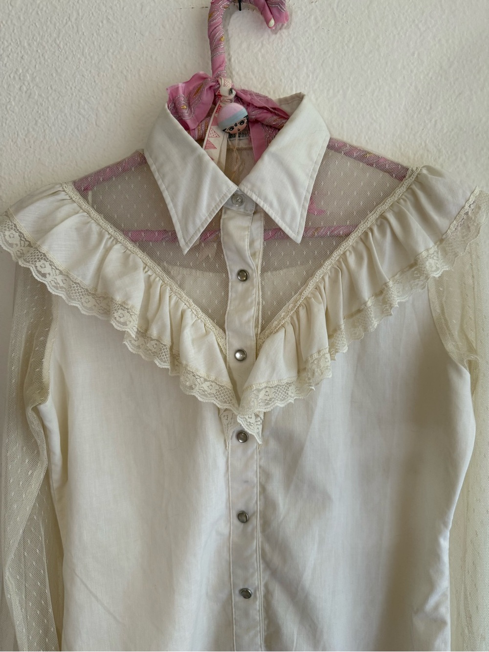 Vintage 70s Wrangler Cream Western Blouse with Ruffled Bodice and Lace Yoke S - Picture 2 of 8
